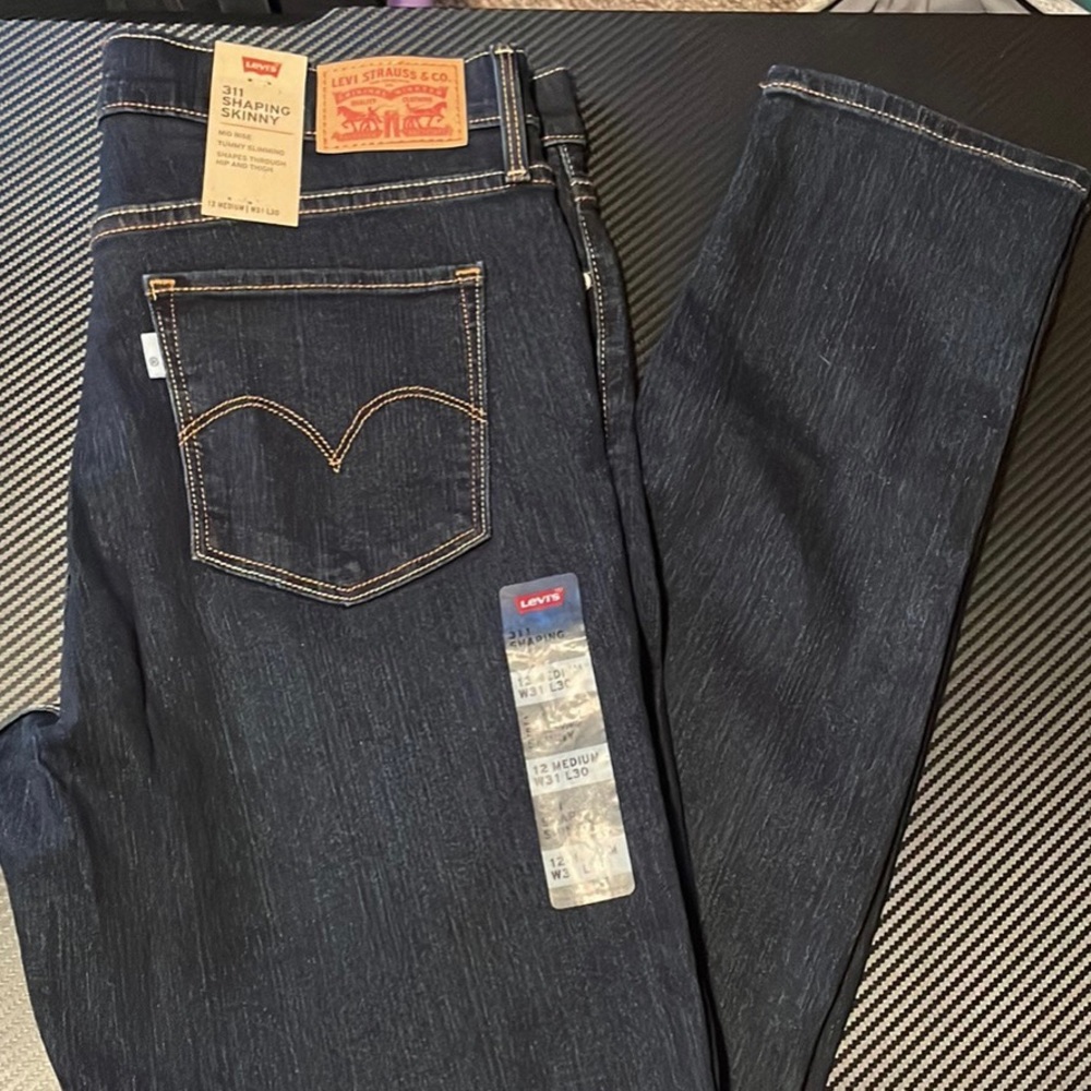 NWT Levi’s 311: Shaping Skinny